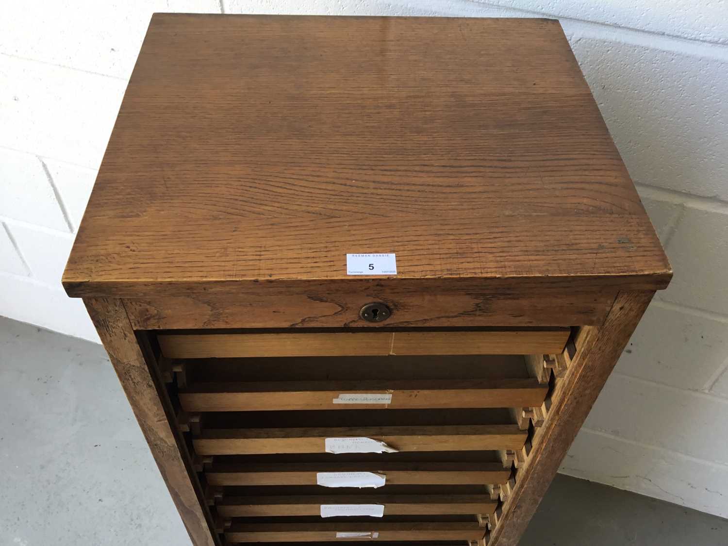 Edwardian oak stationary / filing cabinet with nine sliding shelves, enclosed by tambour shutter doo - Image 2 of 3