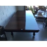 Victorian mahogany extending dining table (with one extra leaf) on turned legs with fluted decoratio