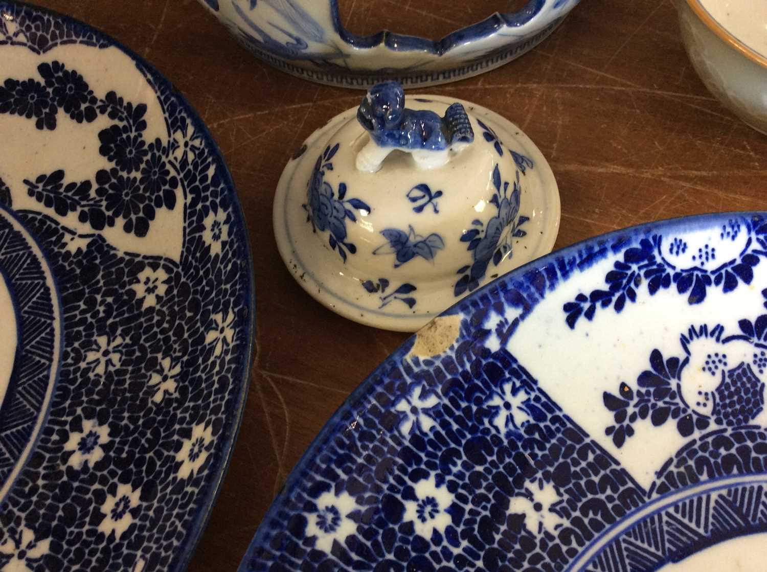 Group of Chinese porcelain together with Japanese chargers - Image 3 of 4