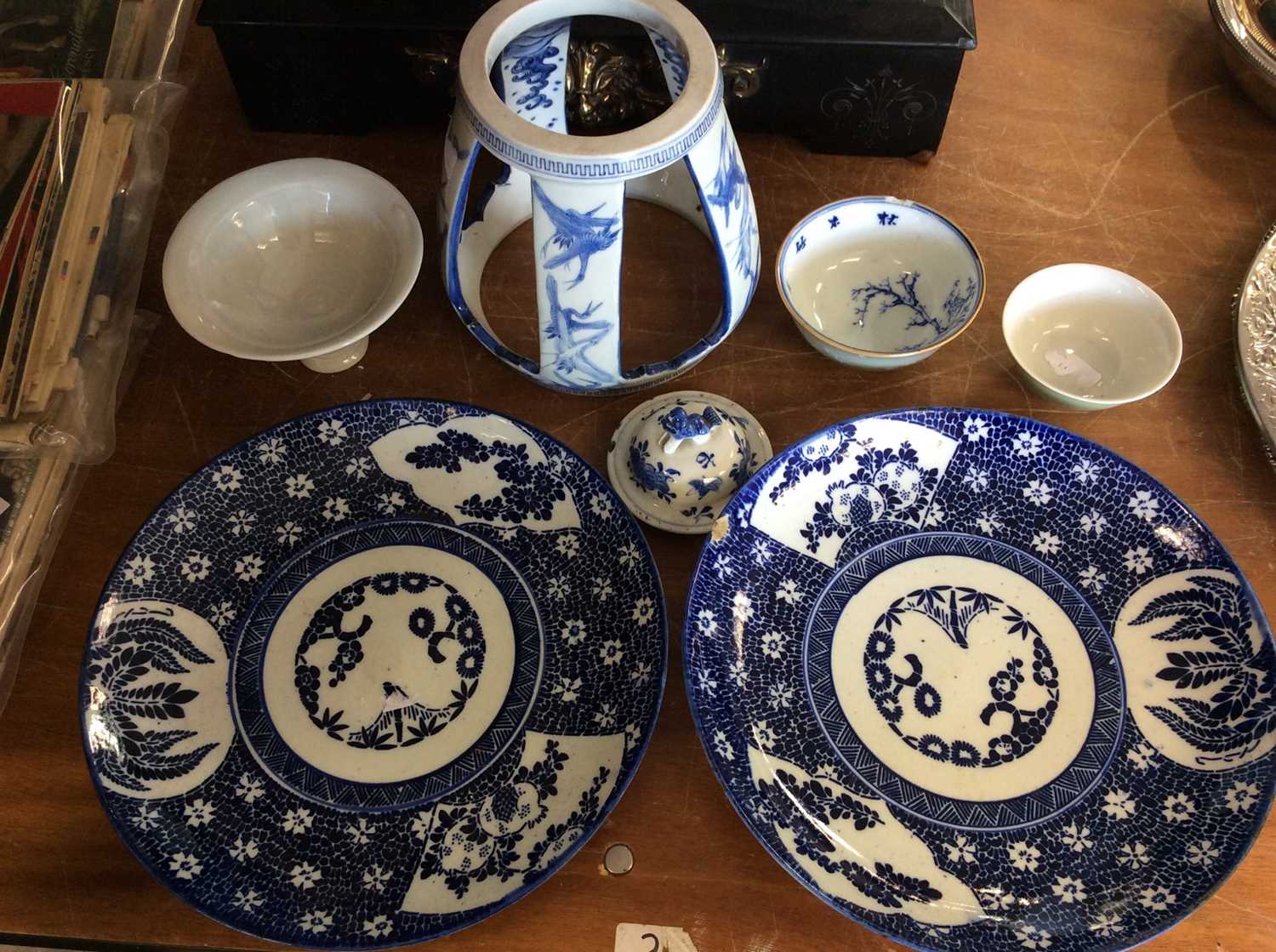 Group of Chinese porcelain together with Japanese chargers