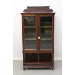 Good quality Edwardian mahogany display cabinet