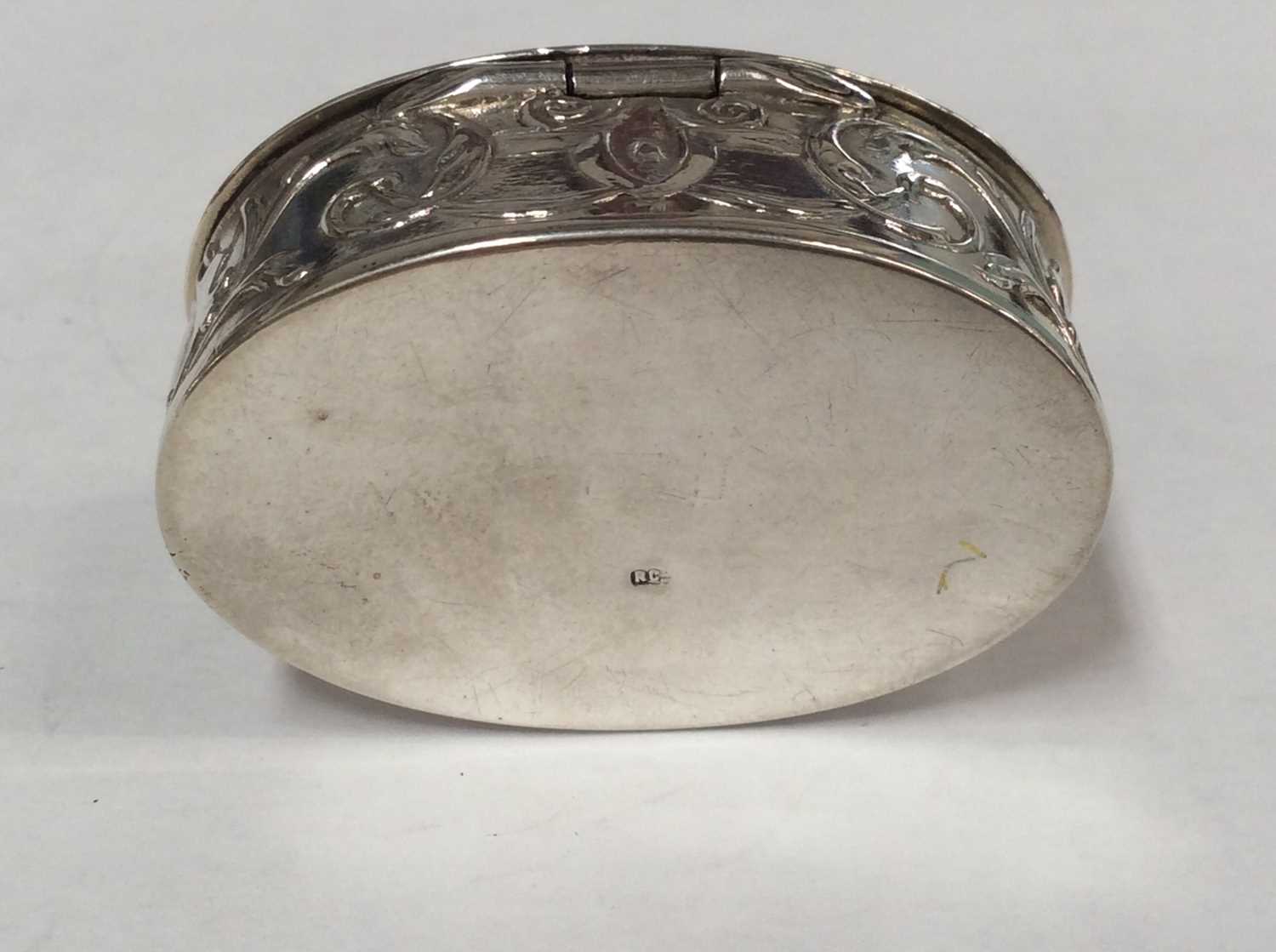 Silver and gem-set oval pill box - Image 5 of 5