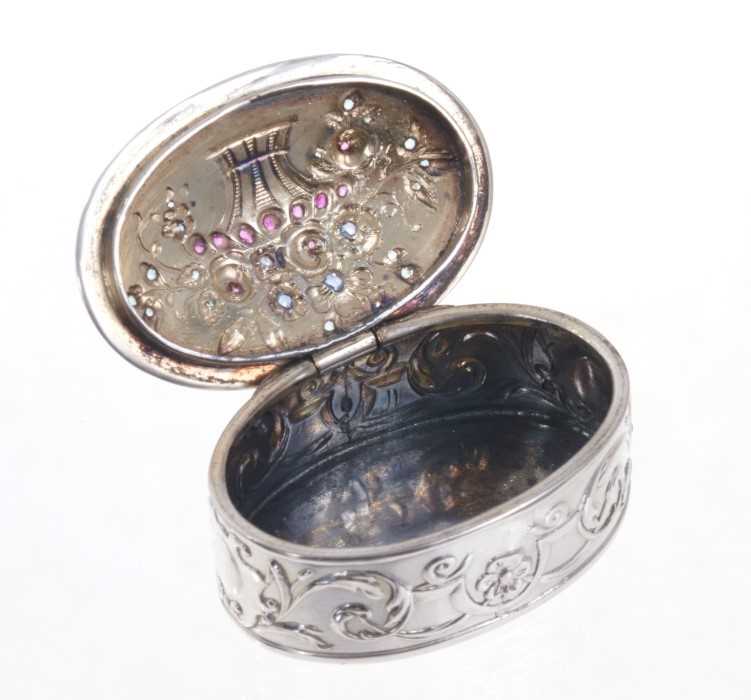 Silver and gem-set oval pill box - Image 2 of 5