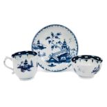 18th century Lowestoft blue and white porcelain tea trio, decorated with a chinoiserie pattern, the