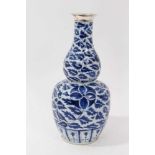 19th century Chinese porcelain blue and white double gourd shape vase