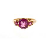 Victorian garnet three stone ring in gold claw setting, ring size K.