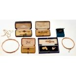 Group of antique and vintage jewellery to include five bar brooches, two bangles, Edwardian chain, E