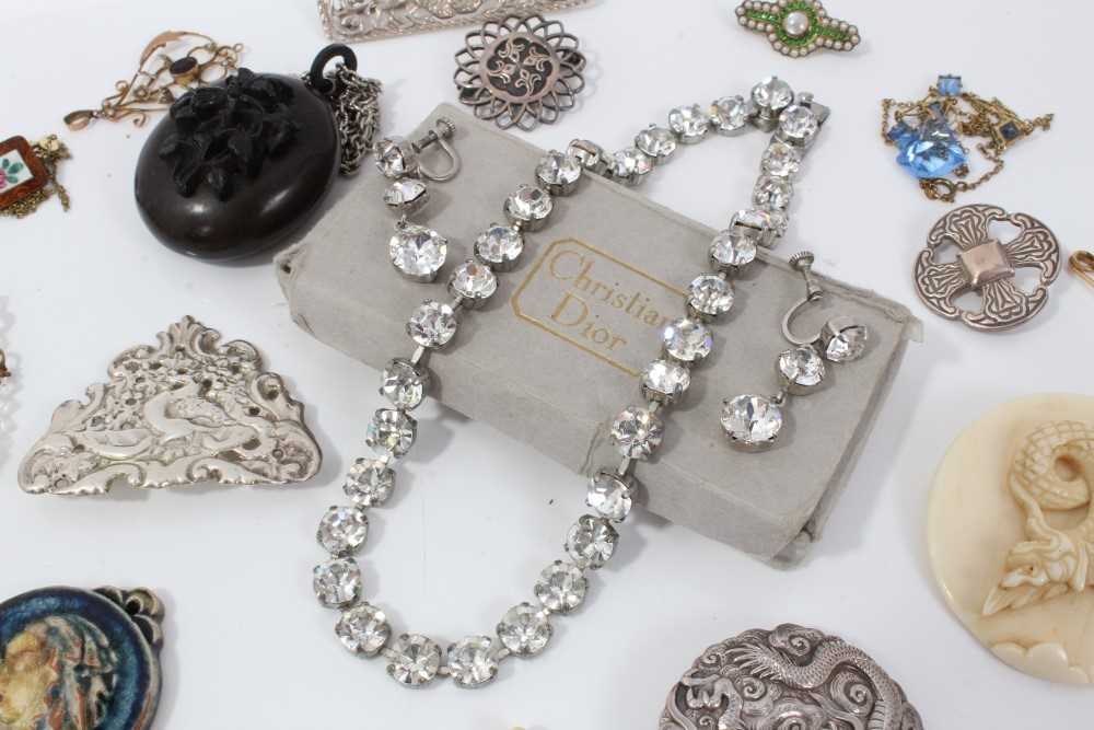 Silver brooches, cameo brooch, Edwardian 9ct gold pendant, other jewellery and bijouterie - Image 2 of 9