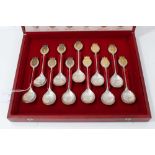 Set eleven 1977 Silver Jubilee limited edition silver teaspoons, in fitted case