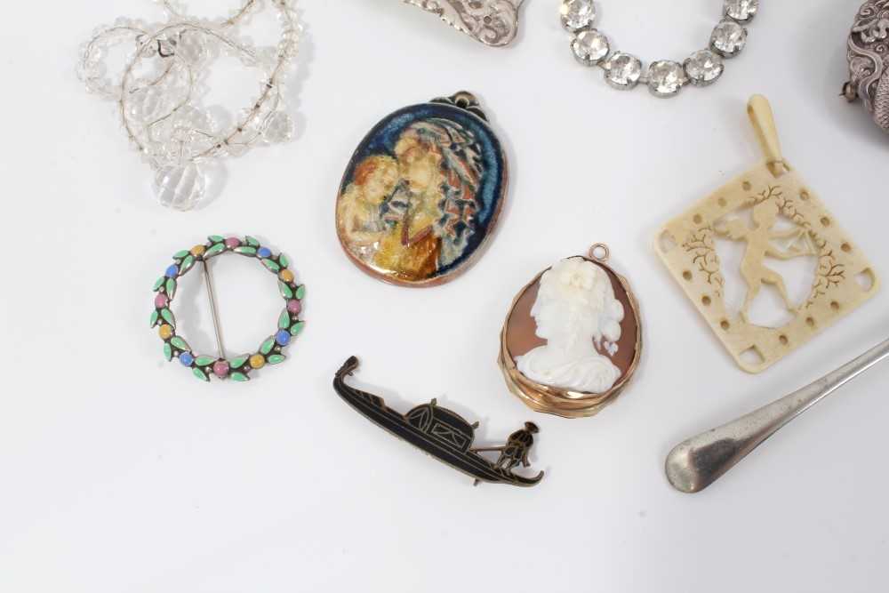 Silver brooches, cameo brooch, Edwardian 9ct gold pendant, other jewellery and bijouterie - Image 8 of 9