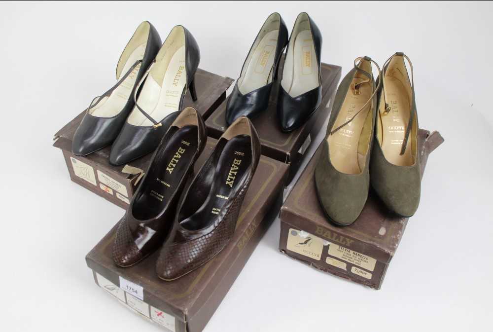 Ladies vintage leather British shoes Bally and Technic. Brogues, Country courts and heels. Mixed si