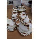 Royal Albert Old Country Roses tea and dinner service - 42 pieces