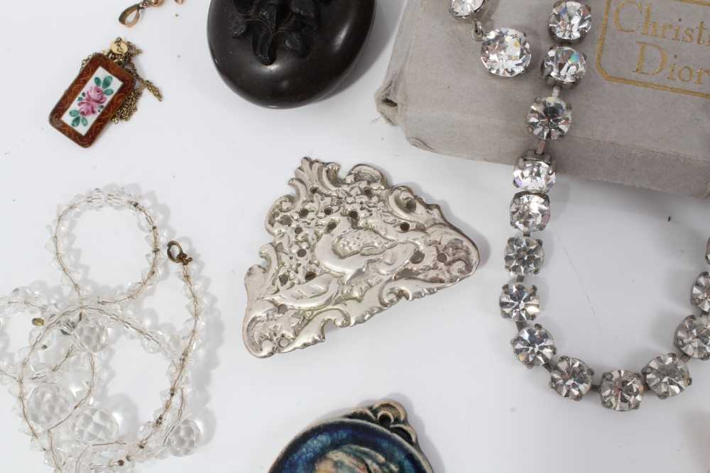 Silver brooches, cameo brooch, Edwardian 9ct gold pendant, other jewellery and bijouterie - Image 6 of 9