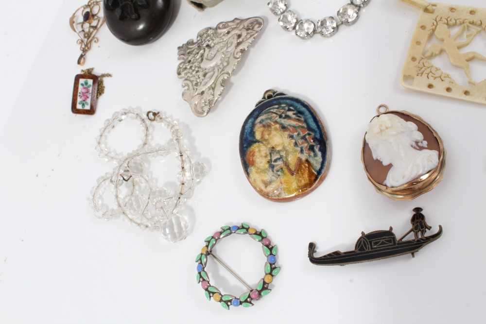 Silver brooches, cameo brooch, Edwardian 9ct gold pendant, other jewellery and bijouterie - Image 5 of 9