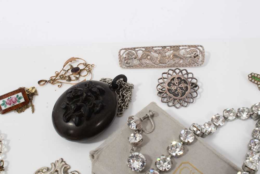 Silver brooches, cameo brooch, Edwardian 9ct gold pendant, other jewellery and bijouterie - Image 4 of 9