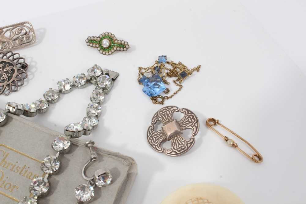 Silver brooches, cameo brooch, Edwardian 9ct gold pendant, other jewellery and bijouterie - Image 3 of 9