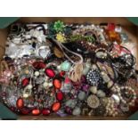 Quantity of costume jewellery