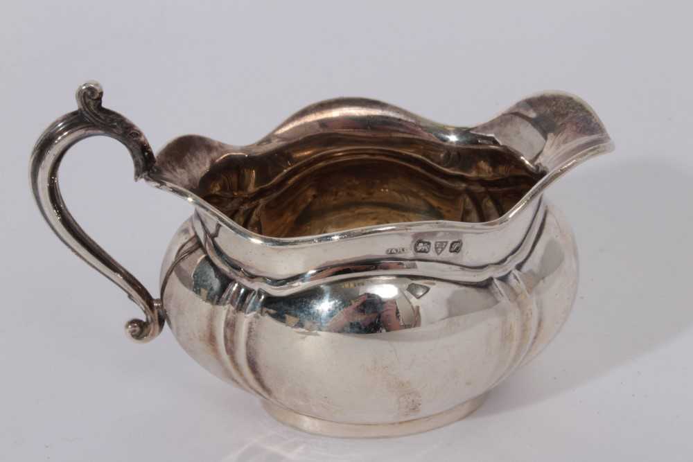 George VI silver sauce boat of helmet form, raised on three hoof feet (Birmingham 1948) - Image 7 of 9