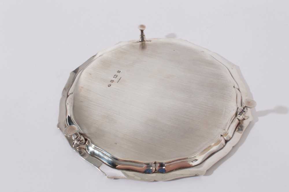 Contemporary silver waiter with pie crust edge and decorative border, raised on three hoof feet, (Bi - Image 3 of 4