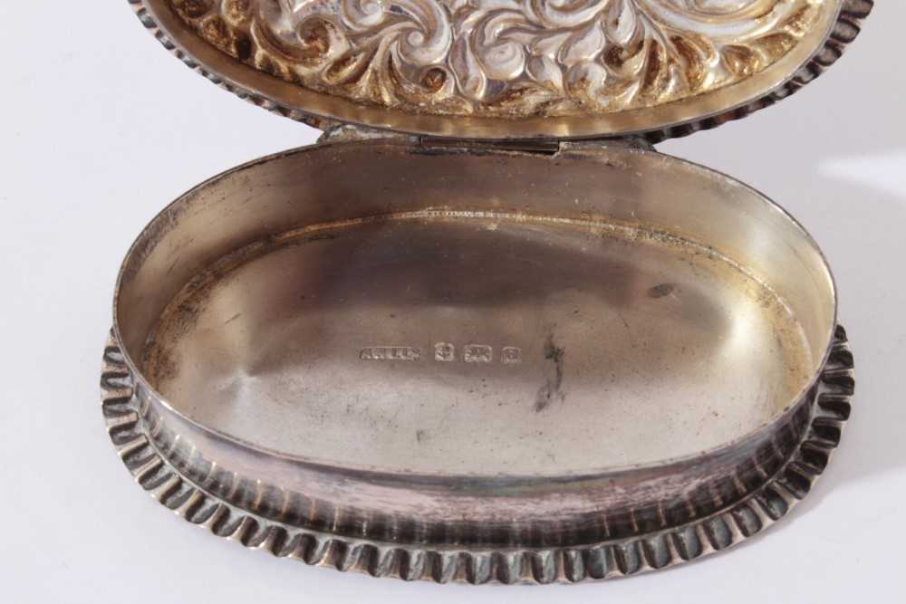 Late Victorian silver trinket box of rectangular form with hinged cover and embossed decoration (Bir - Image 3 of 13