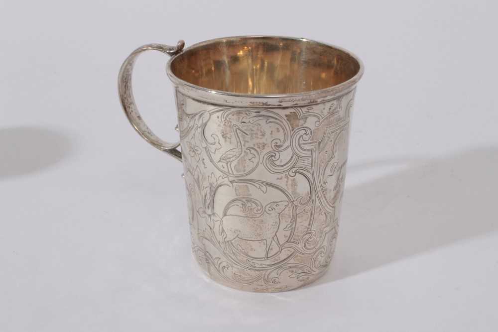 19th Century Danish Silver Christening mug with engraved decoration of Birds and Animals amongst scr - Image 6 of 8