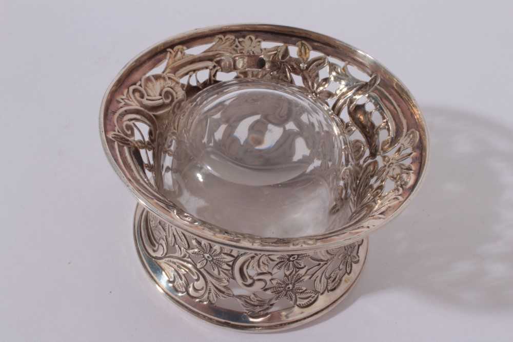 Edwardian silver dish of small proportions with pierced animal, scroll and foliate decoration, with - Image 4 of 4