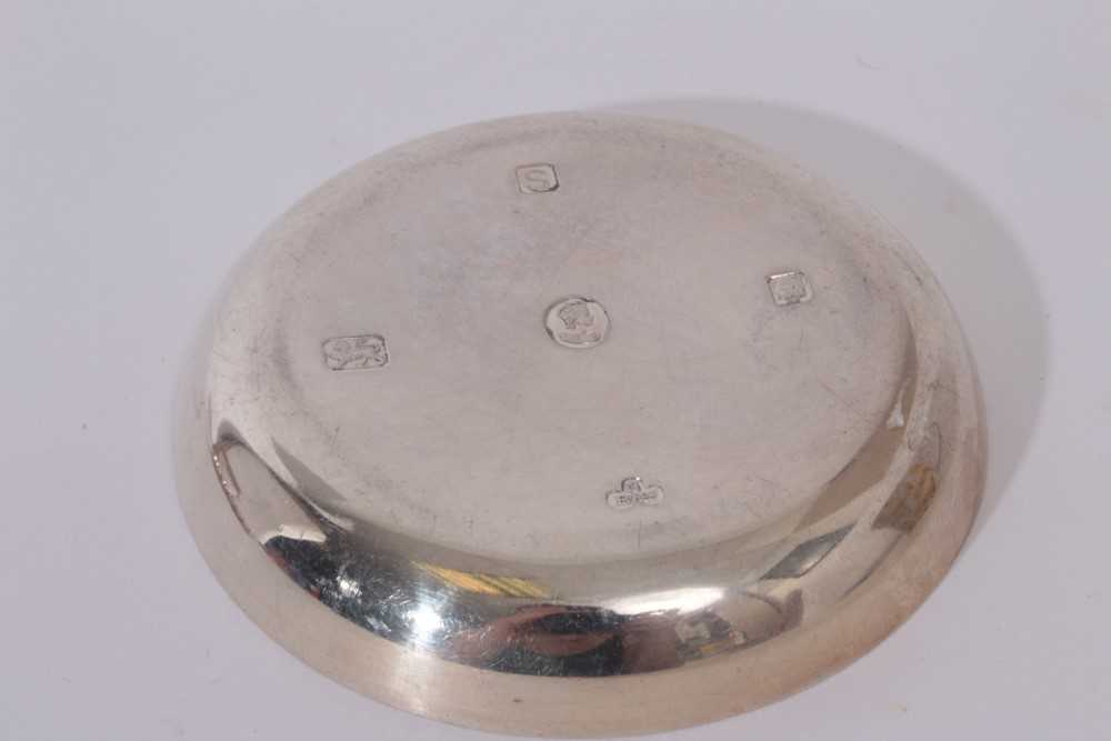 George VI silver pin dish with embossed coat of arms of the Leathersellers' Company and engraved ins - Image 10 of 10