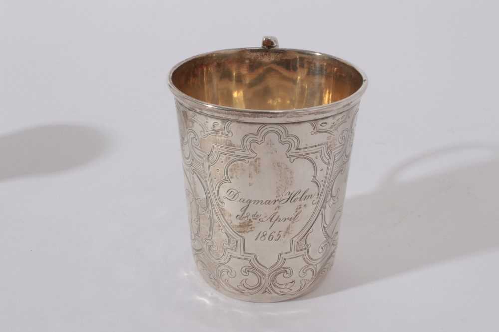 19th Century Danish Silver Christening mug with engraved decoration of Birds and Animals amongst scr - Image 4 of 8