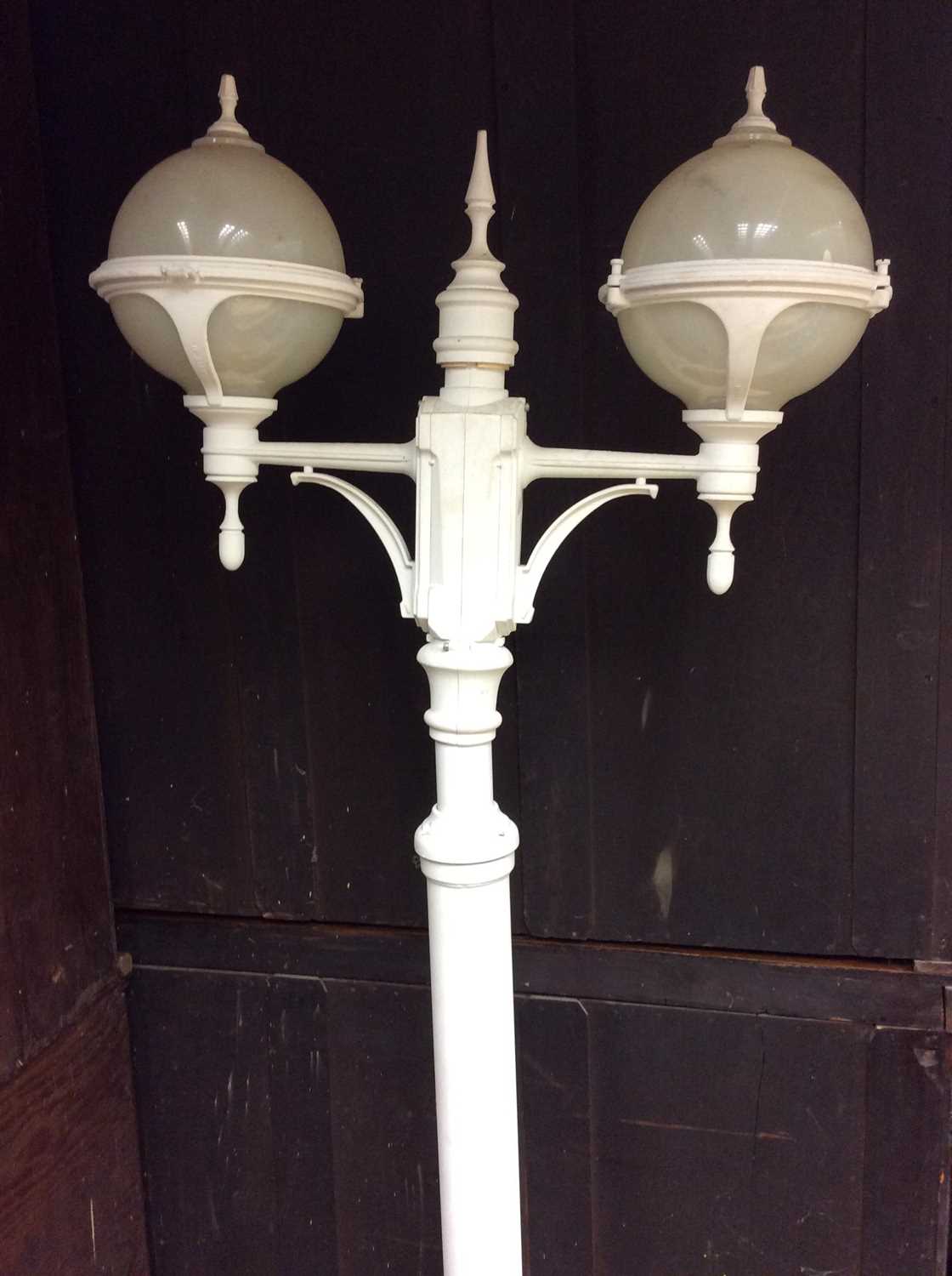 Set of four Parisienne style white painted metal floor standing lamp posts