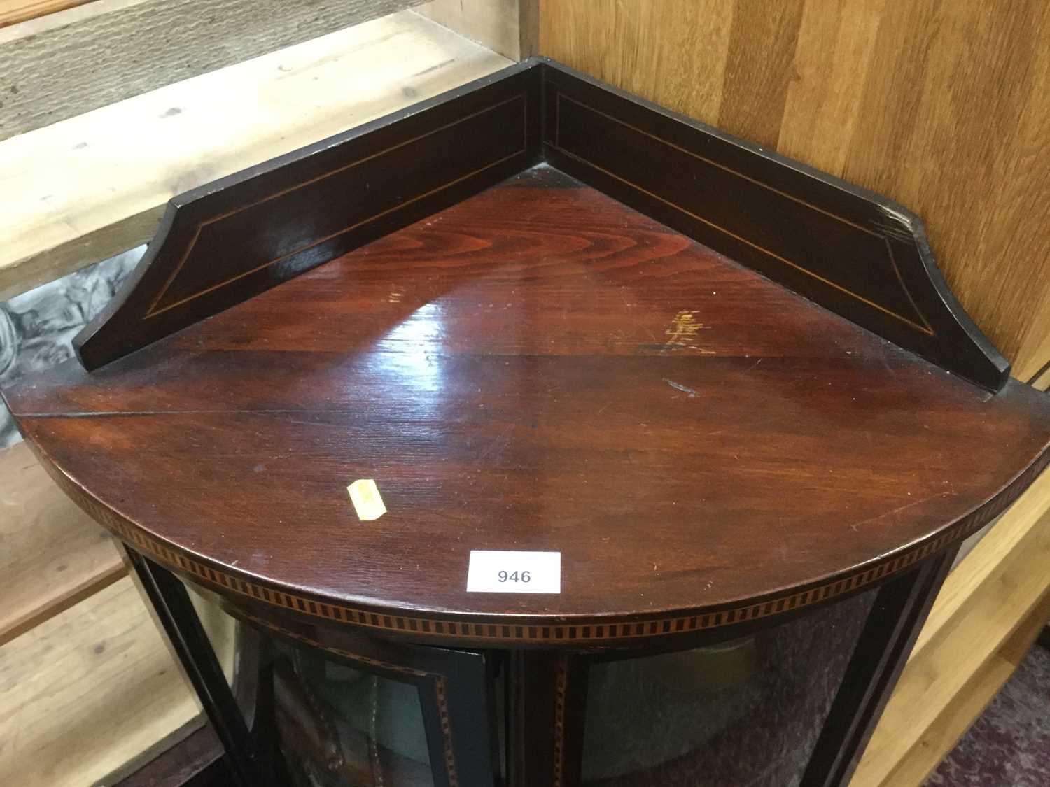 Edwardian inlaid mahogany corner cabinet with undertier and splayed legs - Bild 3 aus 4