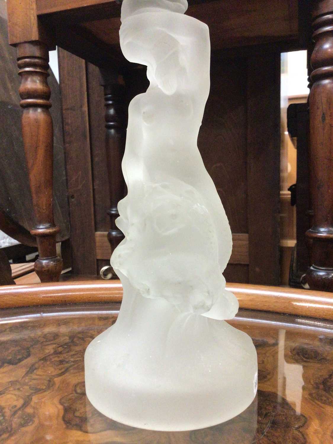 Art Deco frosted glass lamp in the form of a mermaid holding a shell, with engraved frosted glass sh - Image 2 of 3