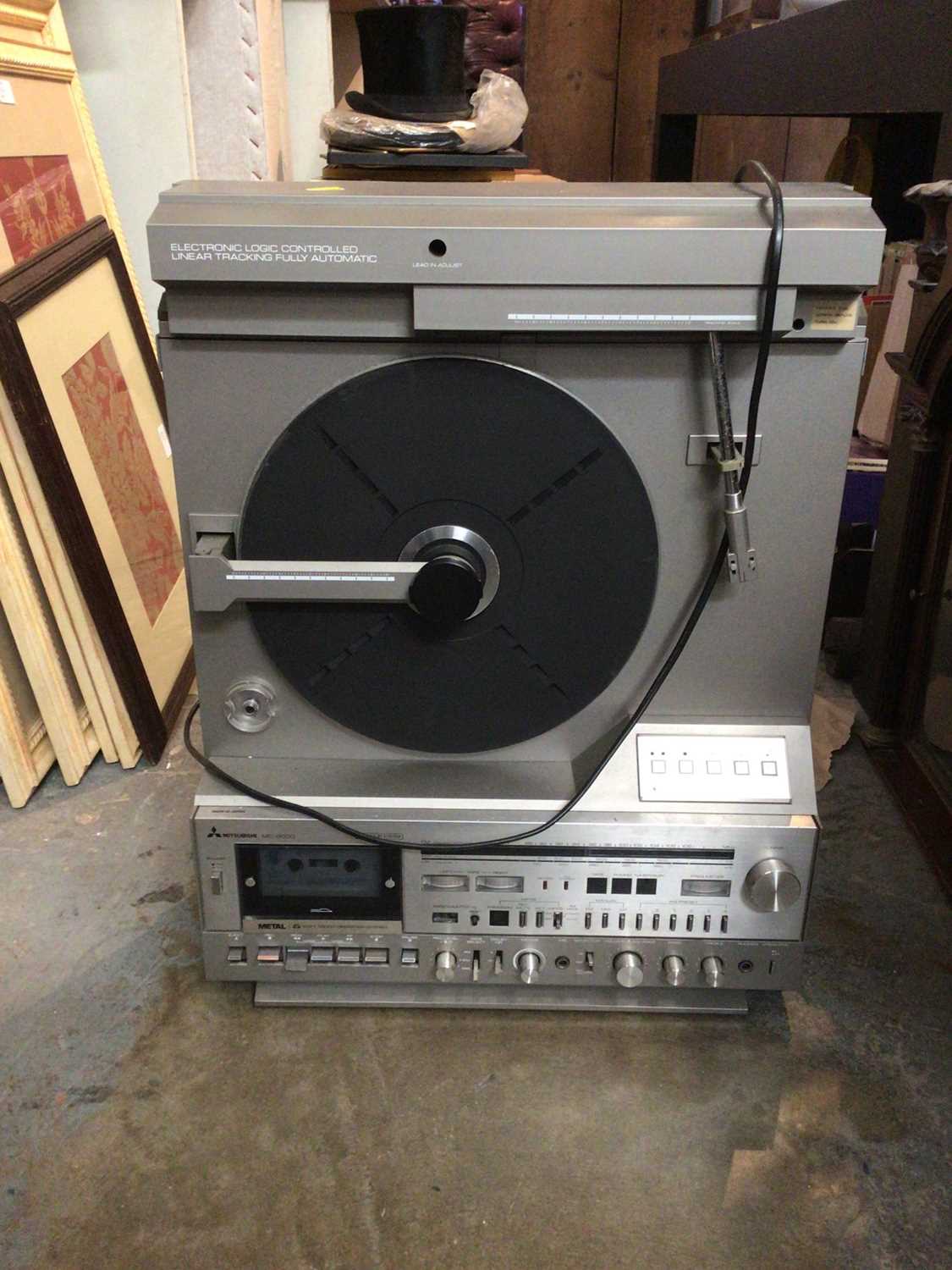 Mitsubishi MC-8000 vertical record player