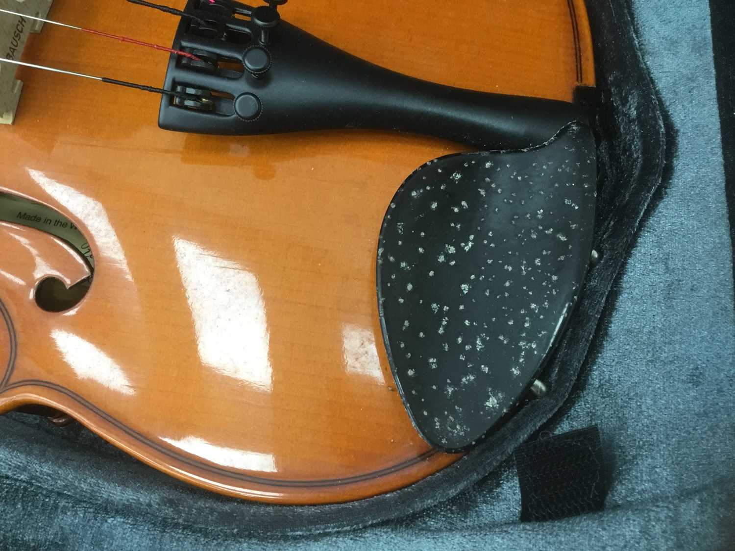 Modern Romanian three-quarter size violin in fitted case - Image 3 of 3