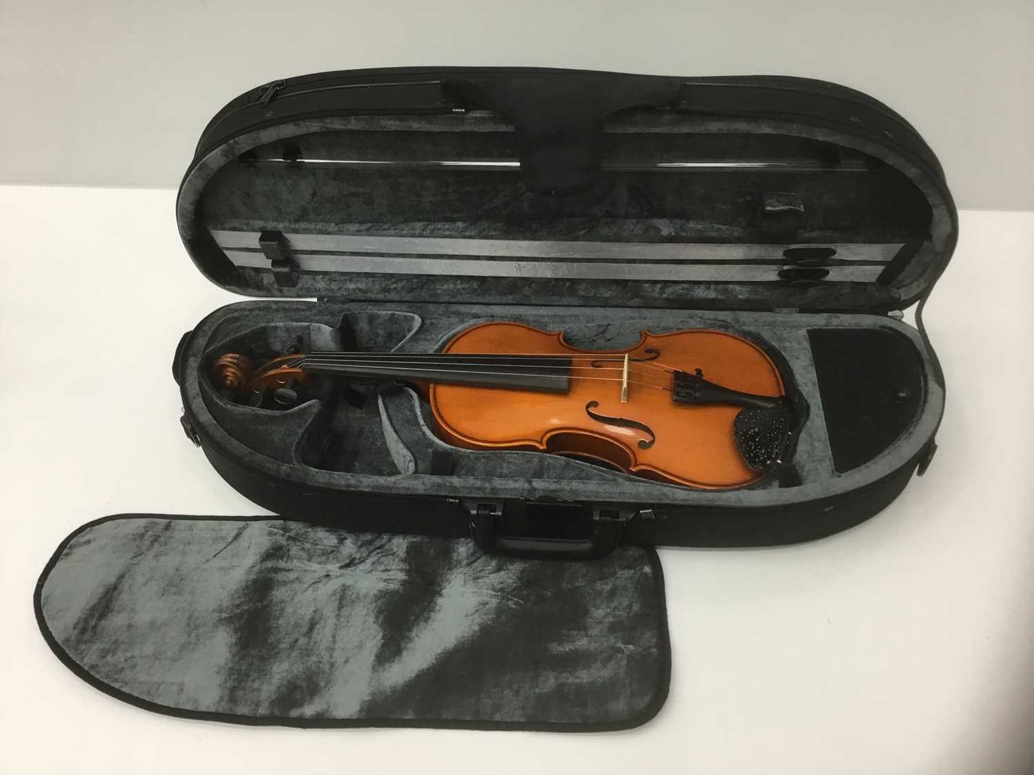 Modern Romanian three-quarter size violin in fitted case