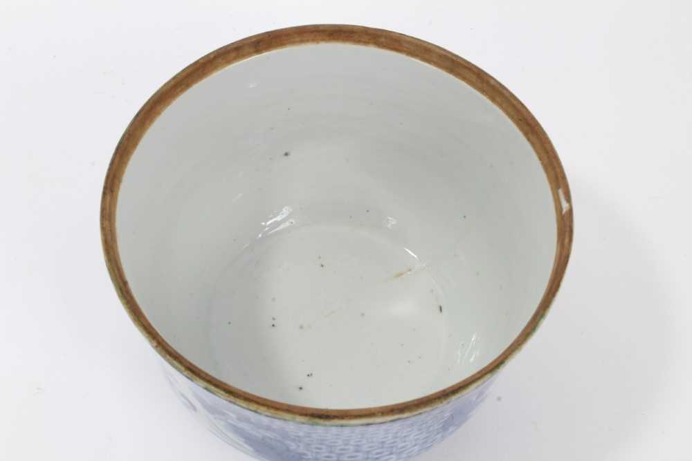 19th century Chinese blue and white covered bowl - Image 9 of 13