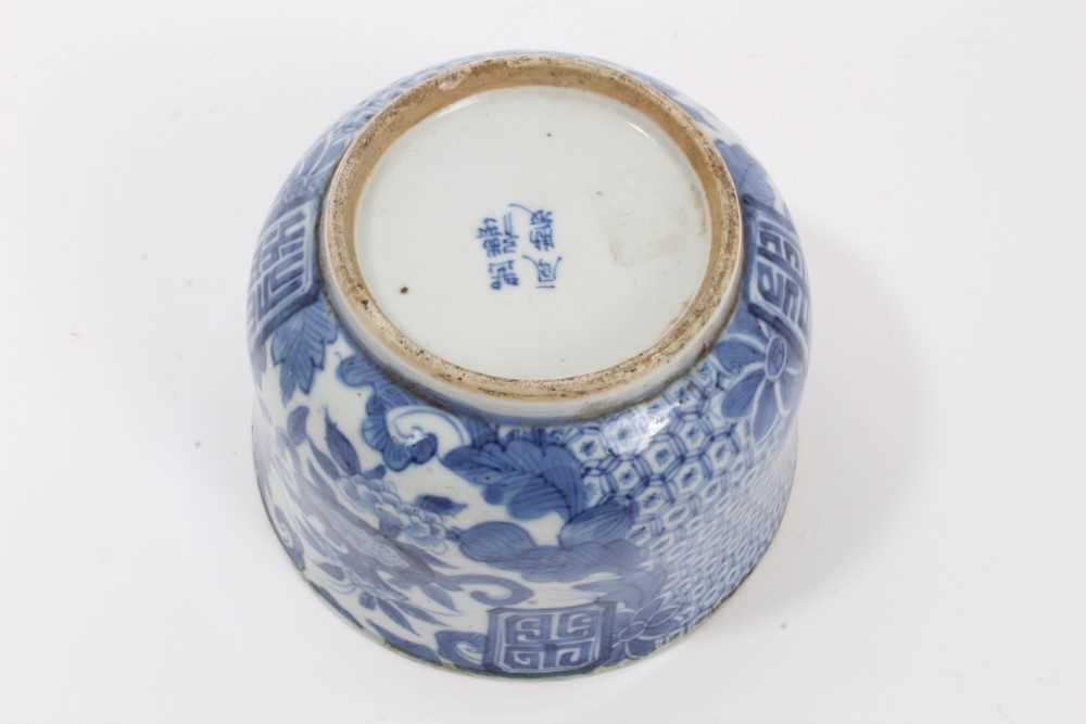 19th century Chinese blue and white covered bowl - Image 10 of 13