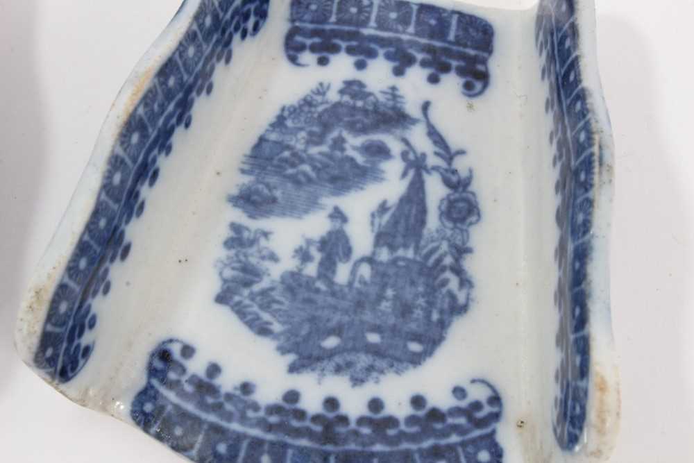 Set of four 18th century Caughley blue and white Asparagus servers decorated in the Fisherman and Co - Image 7 of 8