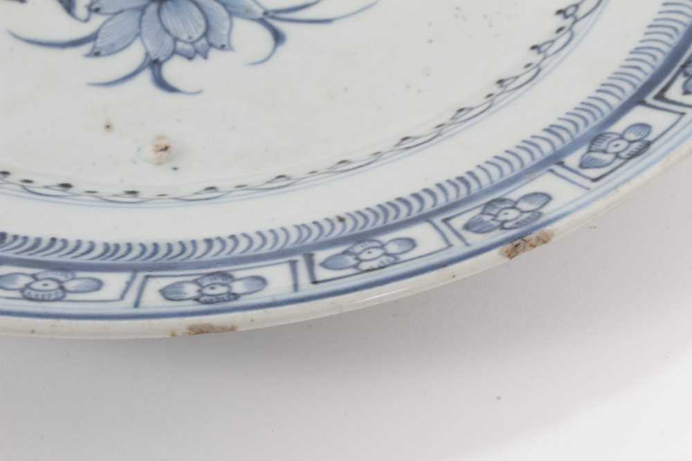 Five 18th century Chinese export plates - Image 8 of 18