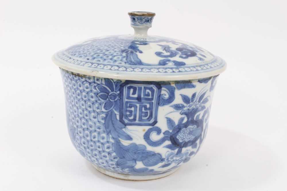 19th century Chinese blue and white covered bowl - Image 2 of 13