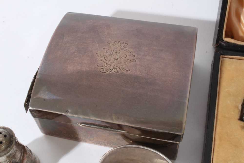 George V silver cigarette box of rectangular form with domed hinged cover (Birmingham 1924) together - Image 13 of 14