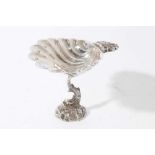 Good quality contemporary silver dish in the form of a scallop shell, with shell thumb piece, raised