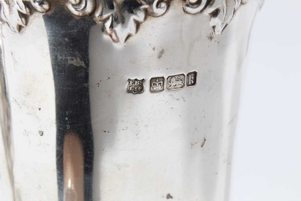 Pair of Edwardian silver spill vases, with embossed decoration scroll decoration and flared rims, ra - Image 5 of 7