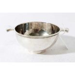 George V silver quaich of conventional form (Sheffield 1923), maker Walker & Hall , 5oz, 15.4cm in d