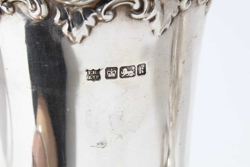 Pair of Edwardian silver spill vases, with embossed decoration scroll decoration and flared rims, ra - Image 6 of 7