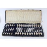 Edwardian silver Old English pattern spoon collection to include egg, tea and coffee spoons with eng