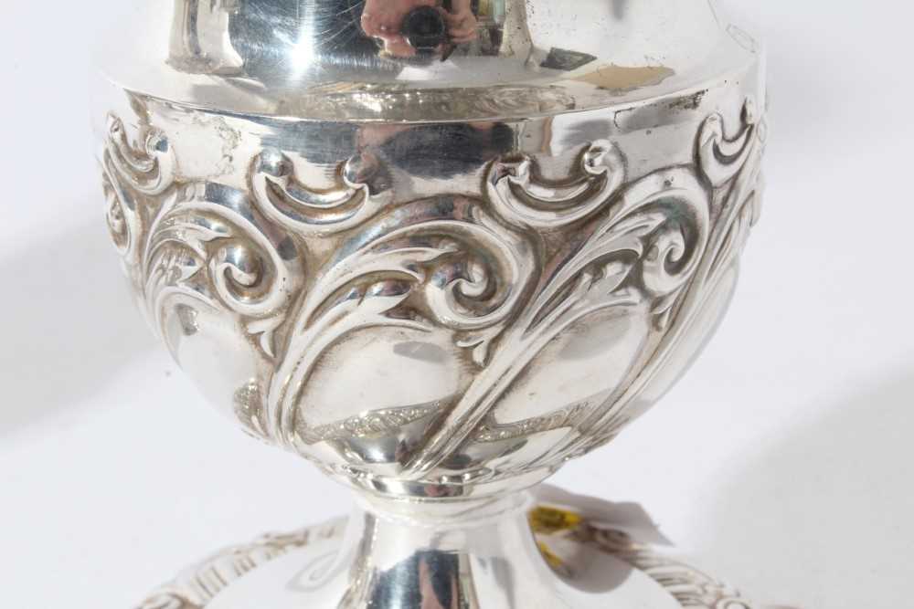 Pair of Edwardian silver spill vases, with embossed decoration scroll decoration and flared rims, ra - Image 3 of 7