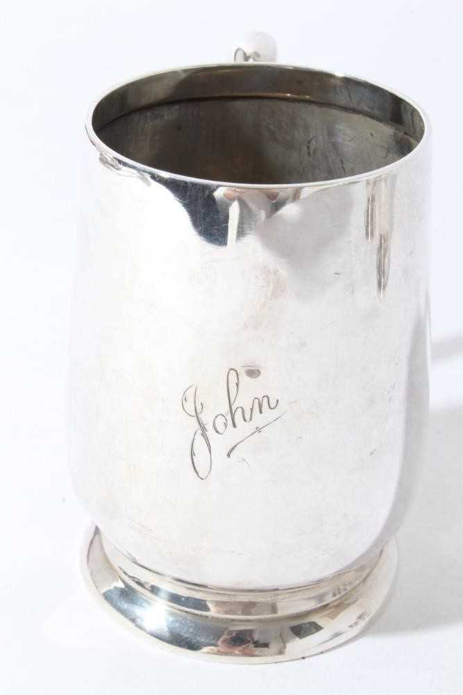 George V silver christening mug of tapered form with central reeded band, with scroll handle, on a c - Image 2 of 11