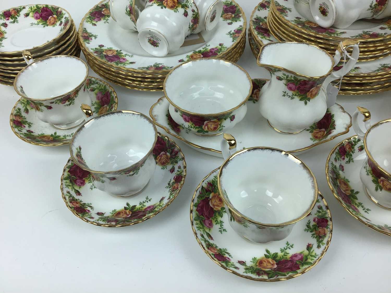 Royal Albert Old Country Roses tea and dinner service - 47 pieces - Image 4 of 5