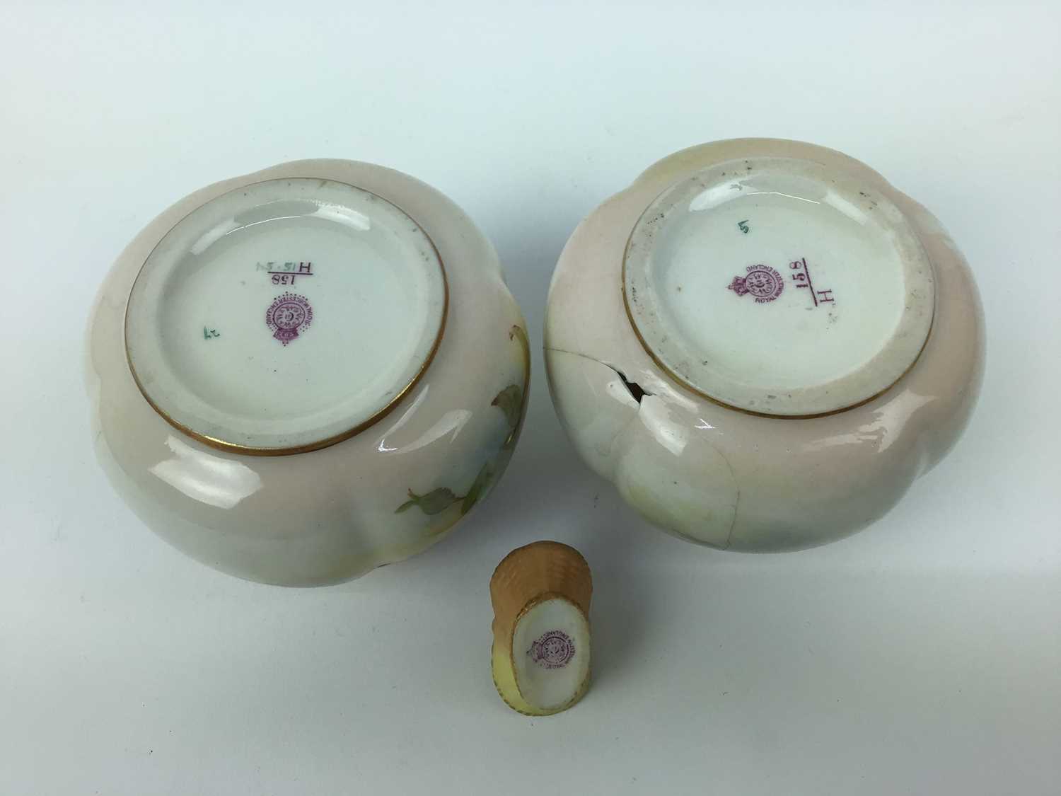 Selection of Royal Worcester including pair of slender neck bottle vases, miniature basket etc, 7 pi - Image 6 of 8