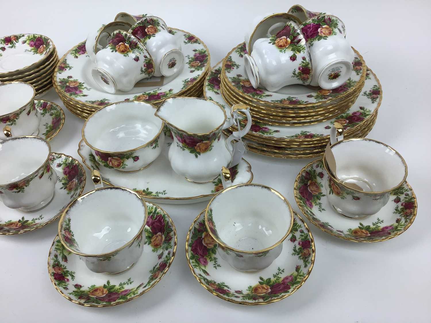 Royal Albert Old Country Roses tea and dinner service - 47 pieces - Image 3 of 5